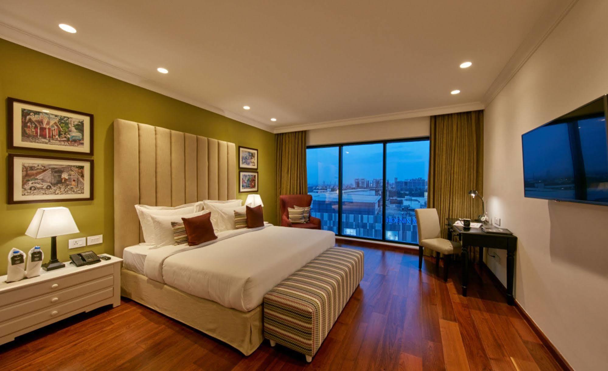 The Waverly Hotel & Residences Bangalore Exterior foto